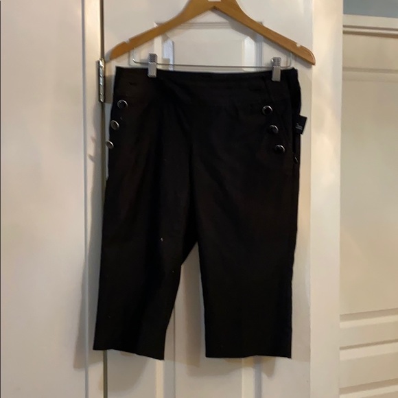 Nee length form fitting winter shorts - Picture 1 of 1